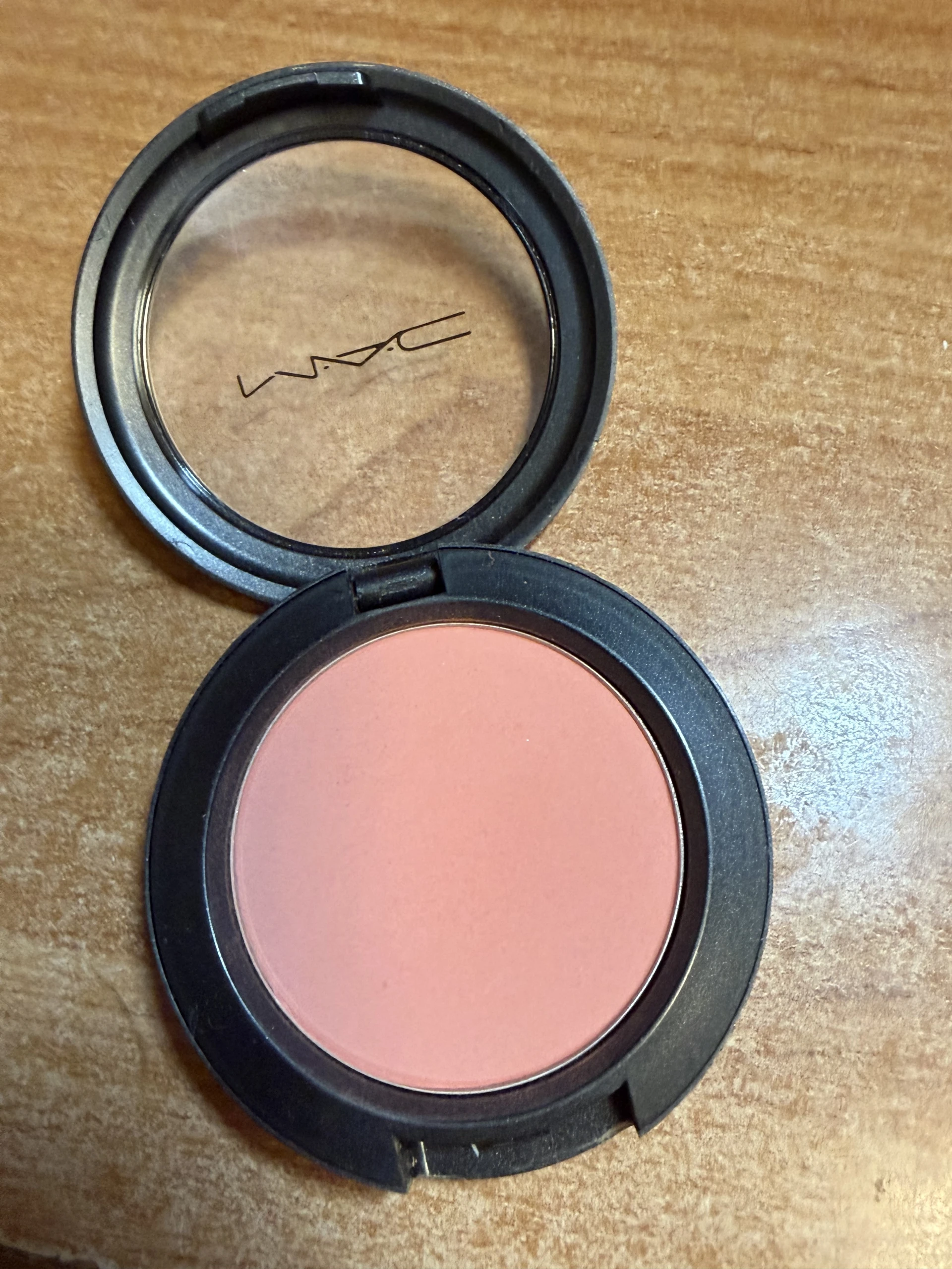 MAC Sheerstone Blush Peaches árnyalat