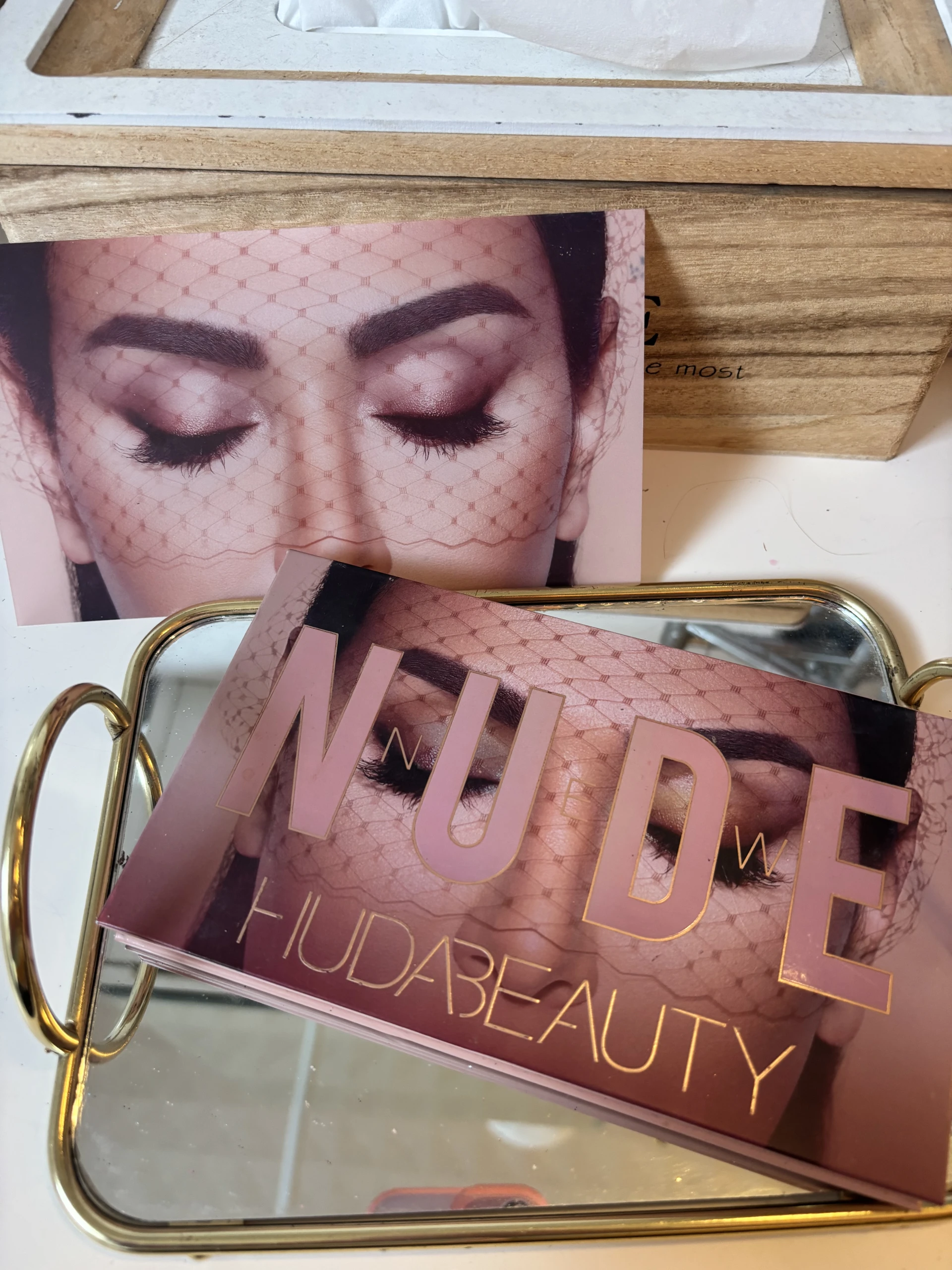 Huda New Nude paletta