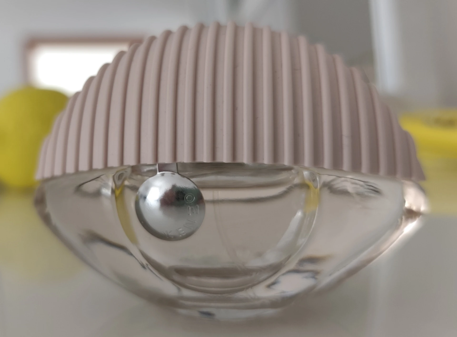 Kenzo World EDT parfüm eladó dobozában