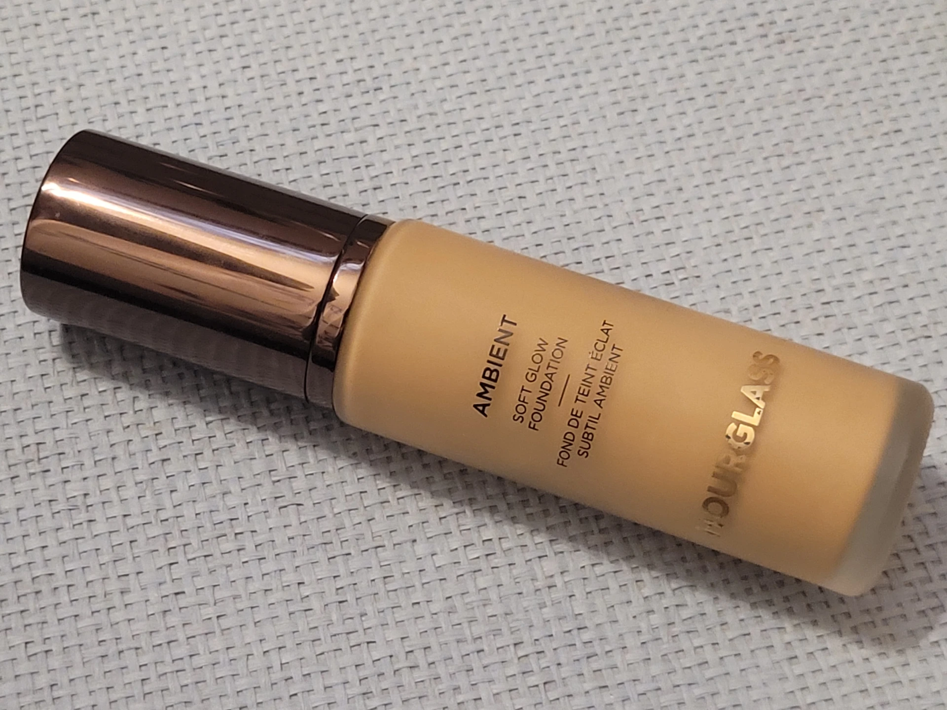 Hourglass Ambient Soft Glow Foundation Ambient 4