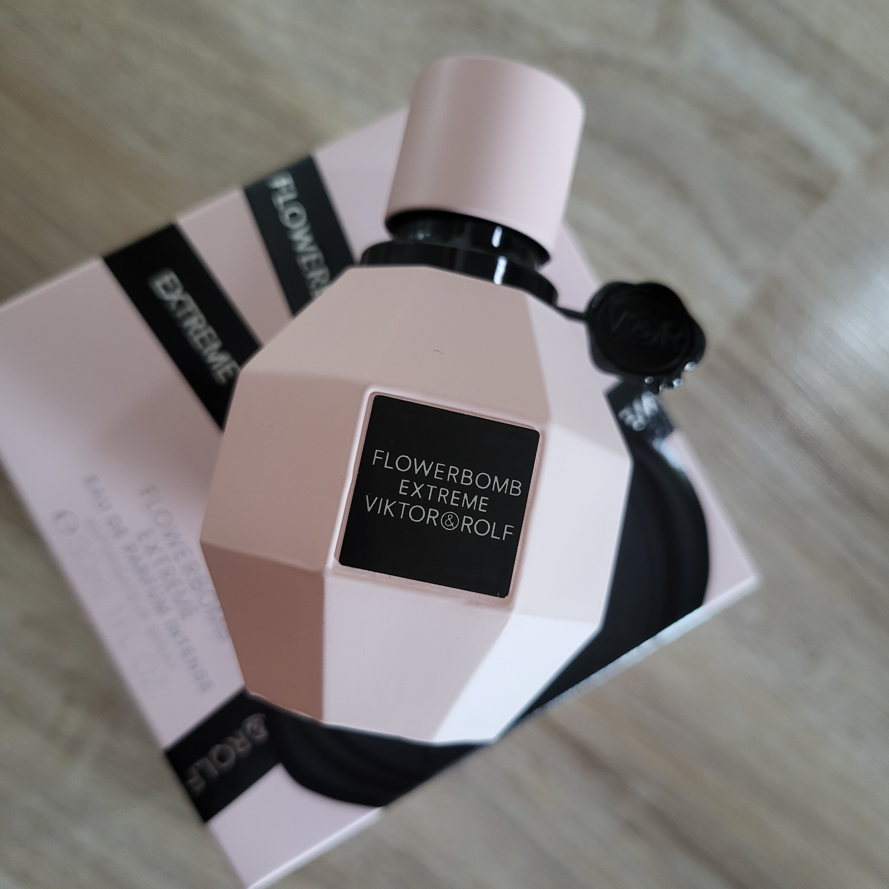 Üvegében 2025-ös Flowerbomb Extreme