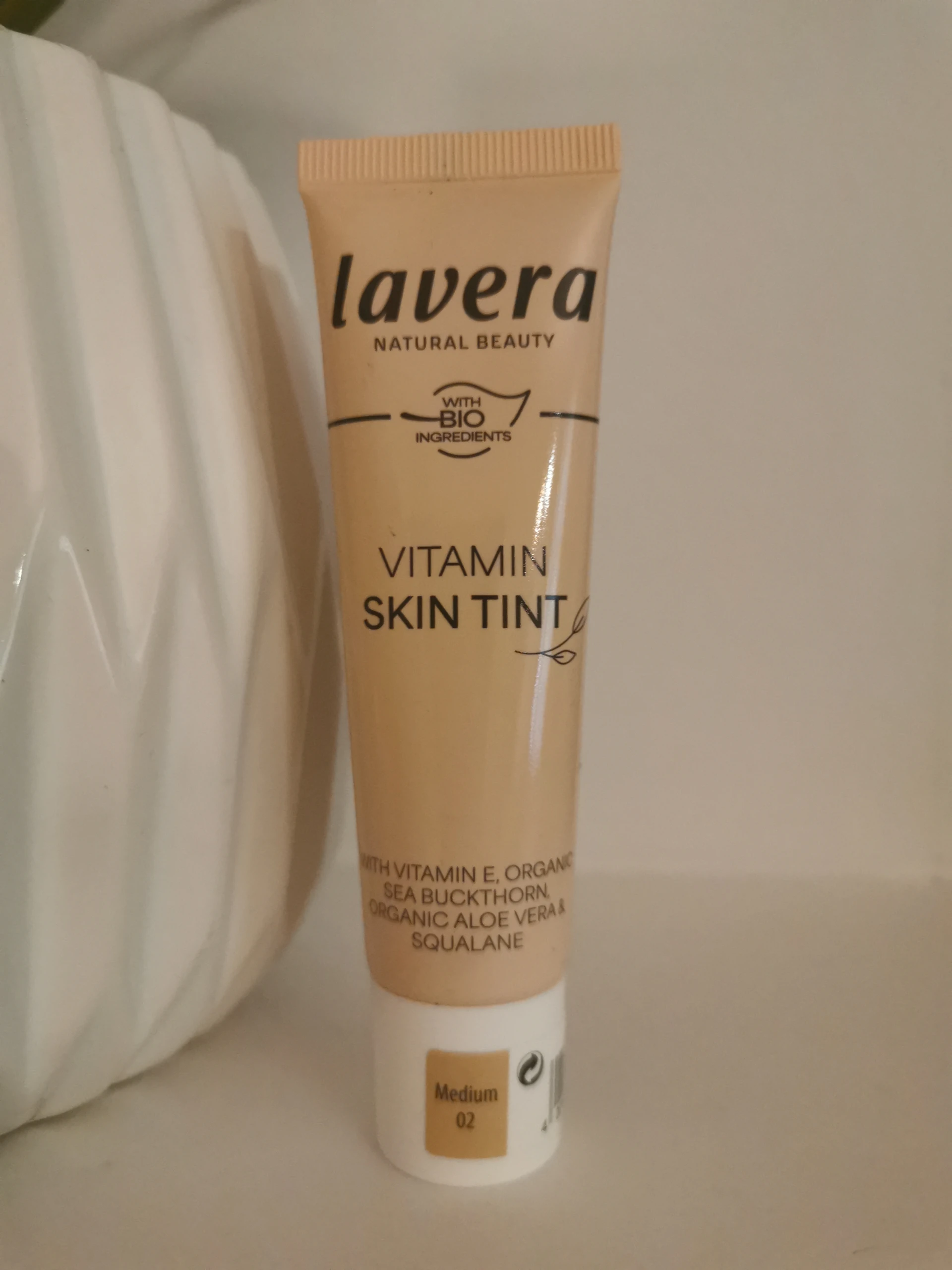 Lavera Vitamin Skin Tint 02 medium